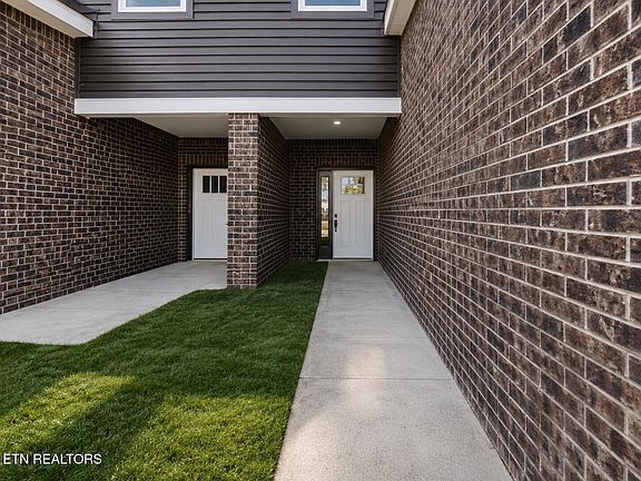2nd image of 719 Haig St Lot 12