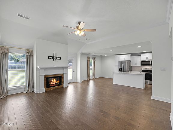 3rd image of 140 Livingston Way