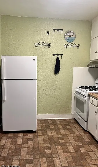 52 Christie Ave — Photo 11