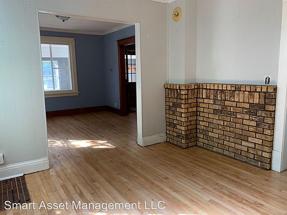 2nd image of 119 Randall St