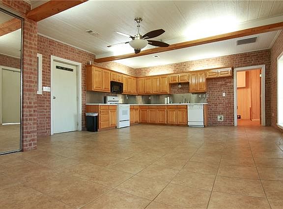 5th image of 1011 Ashford Ln
