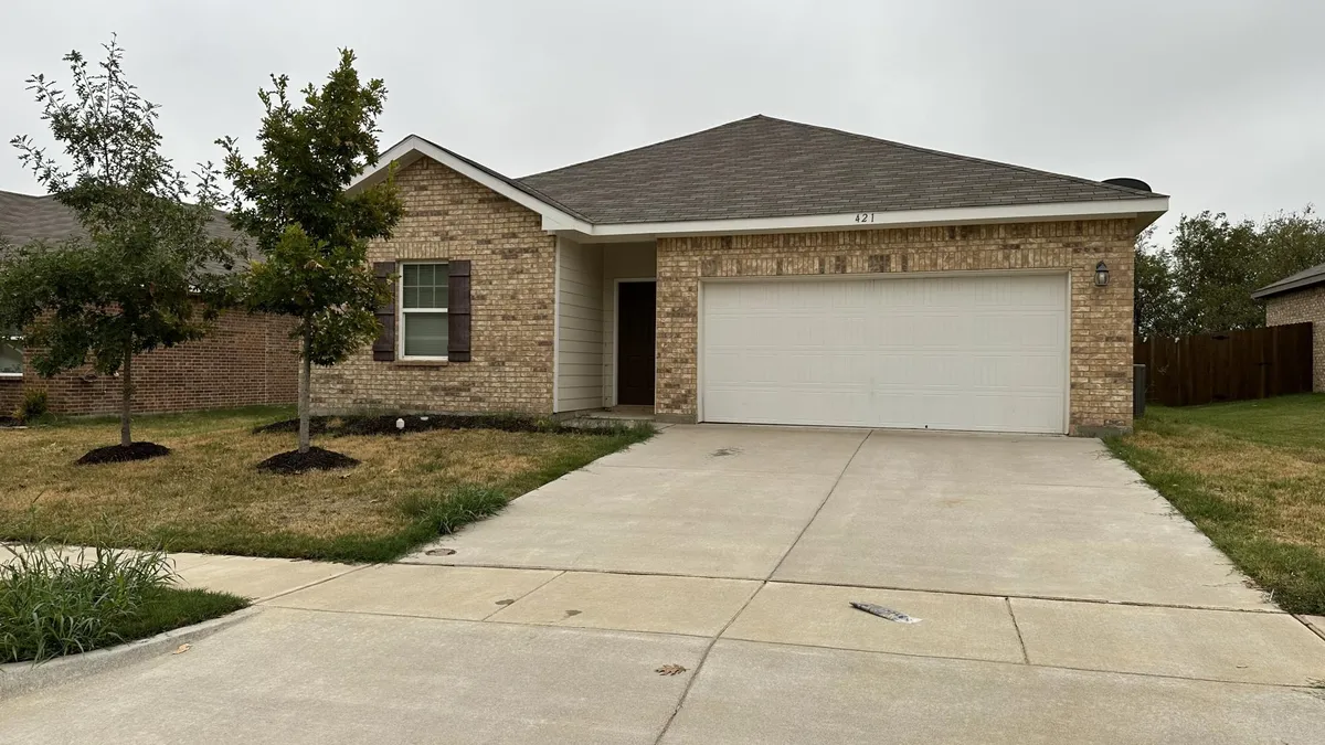 Primary Photo - 421 Waterline Dr