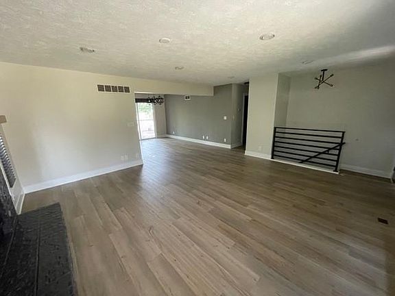 4th image of 8107 Lowell Ave
