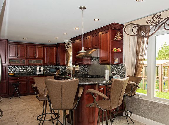 3rd image of 1328 Edington Ln
