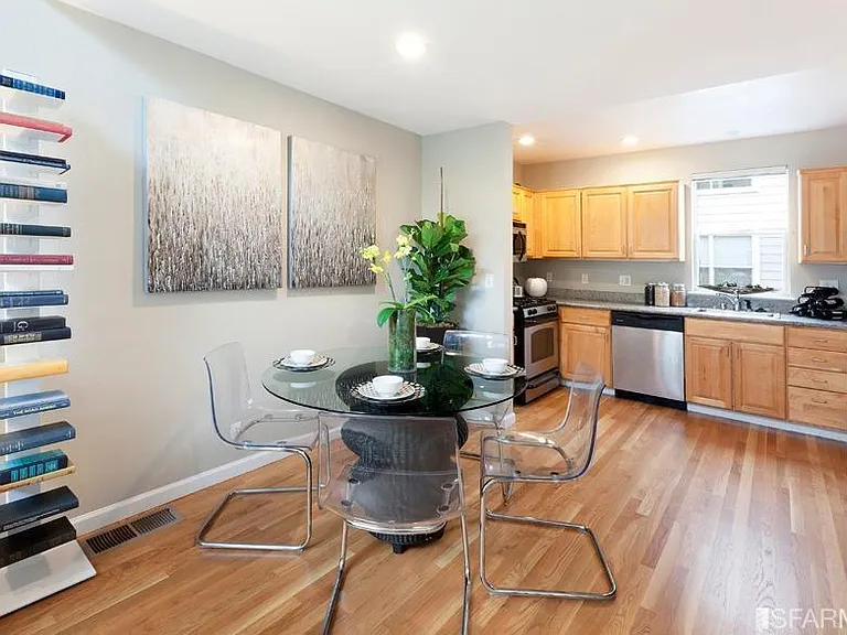 6 Jennifer Pl — Photo 3
