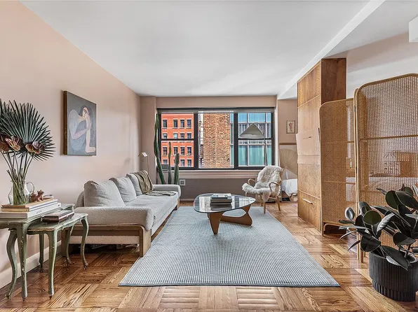 49 W 12th St APT 10A, Manhattan, NY 10011