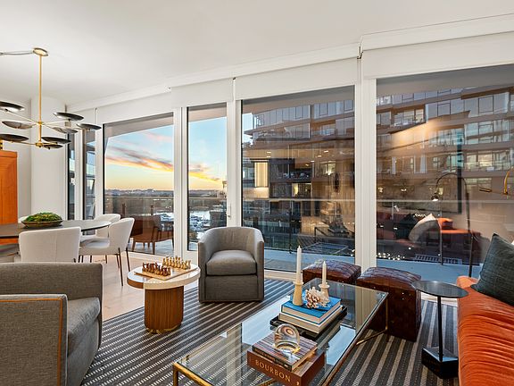 4th image of 601 Wharf St SW Unit 806