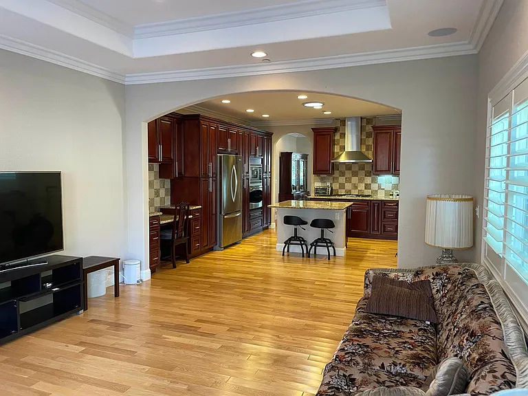 383 Hobart Ave — Photo 8
