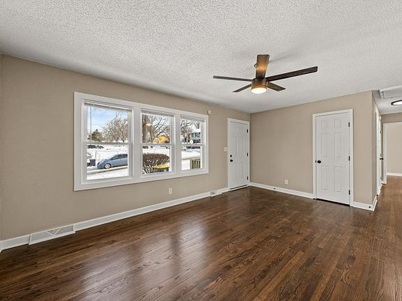 4th image of 4944 Chestnut Ave