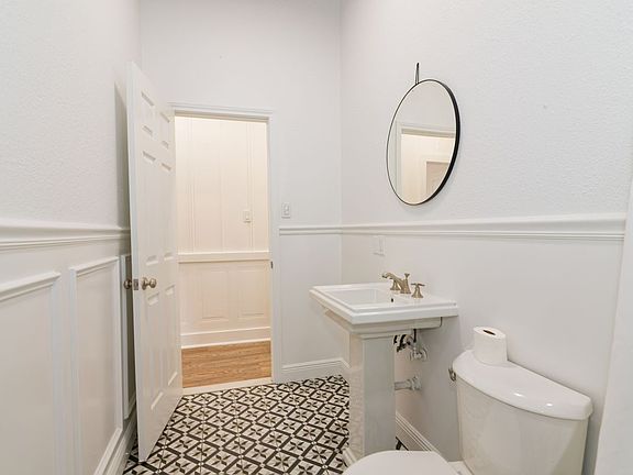 4th image of 702 Rippetoe St