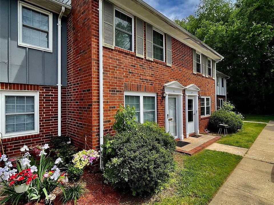 1st image of 1300 Larchmont Pl APT 311