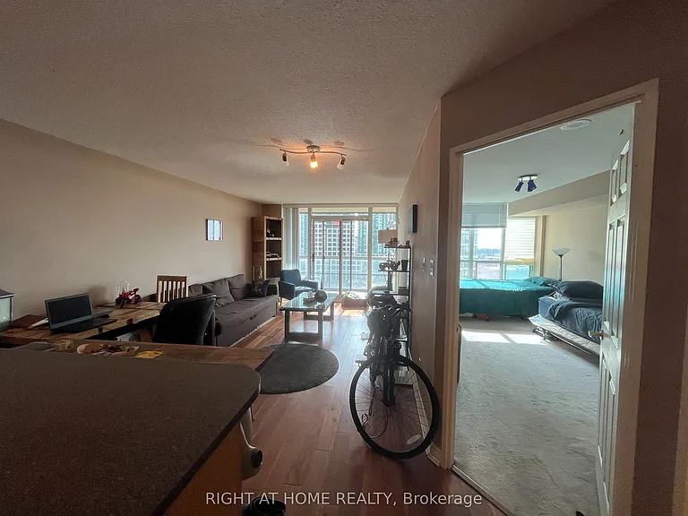 156 Enfield Pl #906 — Photo 9