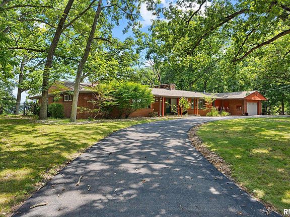 4th image of 204 W Detweiller Dr