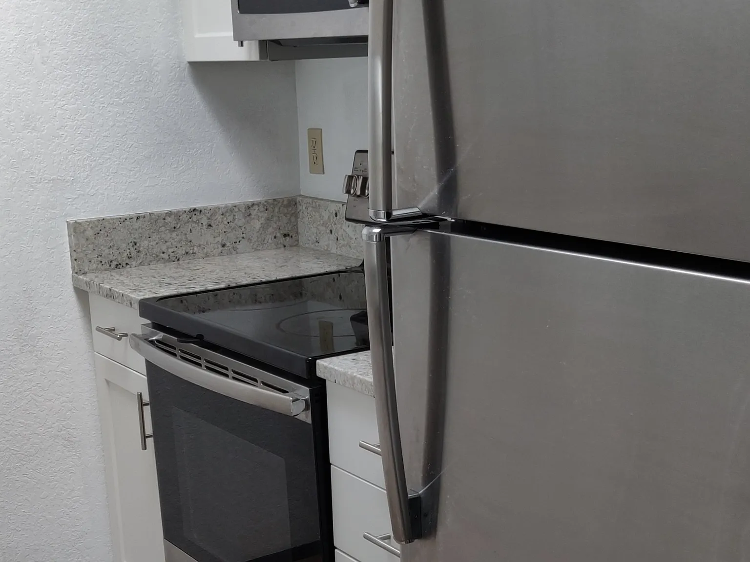2 bed, 600 sqft, $2,200 — Photo 2