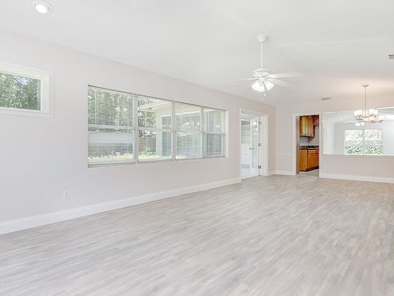 4th image of 2547 Lake Sue Dr