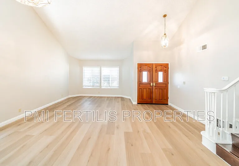 1229 Hibiscus St — Photo 8