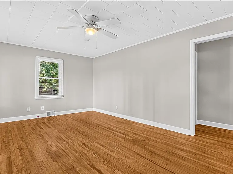 1512 Lynne Ave — Photo 2