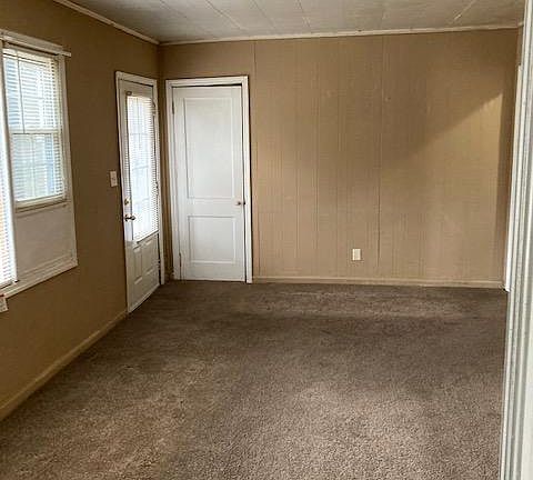 5th image of 19 Woods St