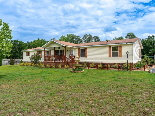 115 L C Dr, Laurens, SC 29360