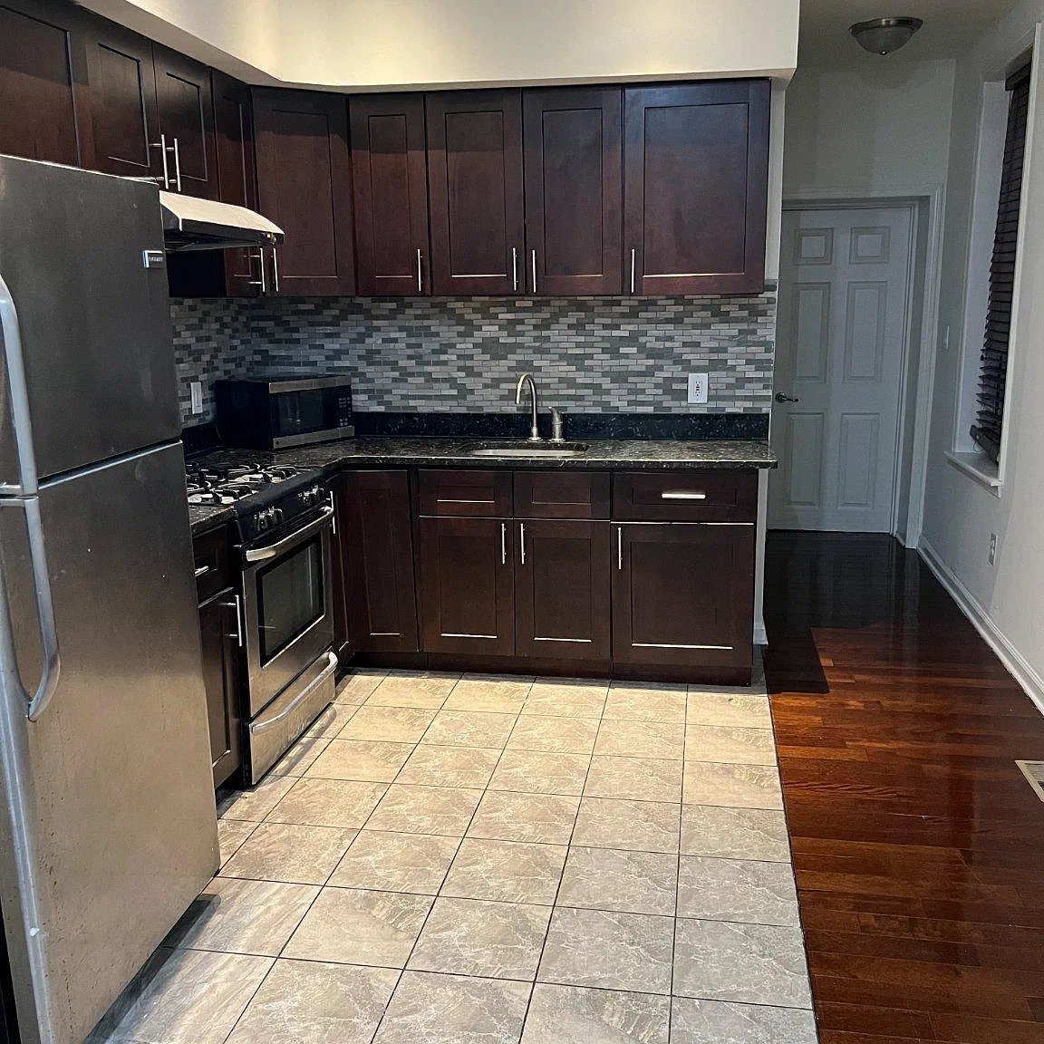 3 bed, 1.0 bath, 1920 sqft, $1,995 — Photo 2