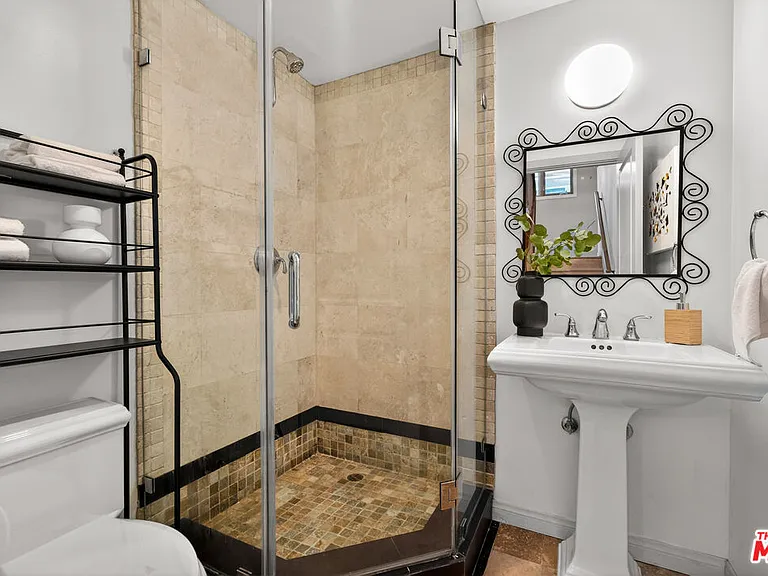 2411 4th St #2 — Photo 32