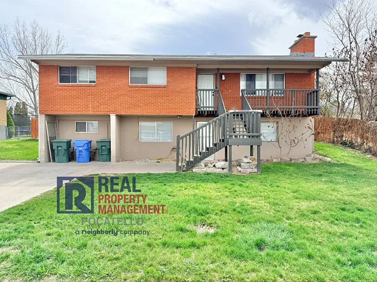 1921 Monte Vista Dr — Photo 1