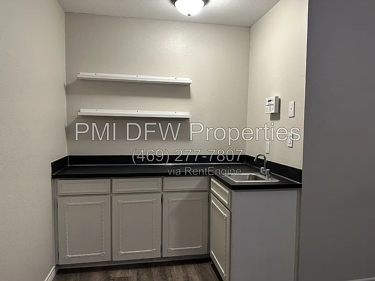 2120 Blossom Ln — Photo 15