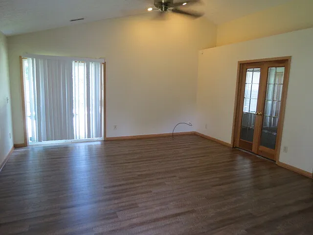 3 bed, 2.0 bath, 1233 sqft, $1,850 — Photo 2