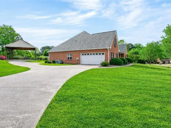 3057 Biltmore Woods Dr, Buford, GA 30519