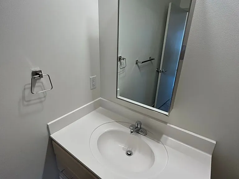 101 Main St S #207 — Photo 3