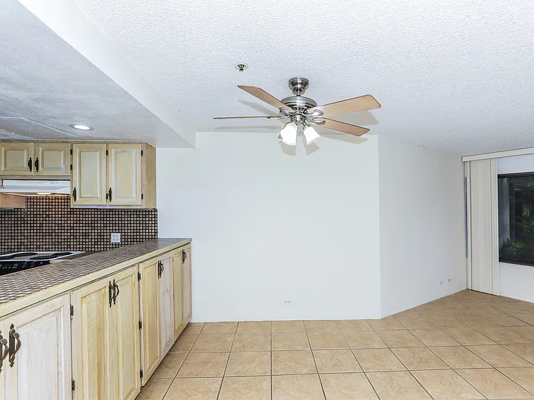555 Hahaione St #B100 — Photo 4