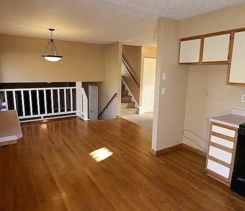 5th image of 948 Palomino Dr