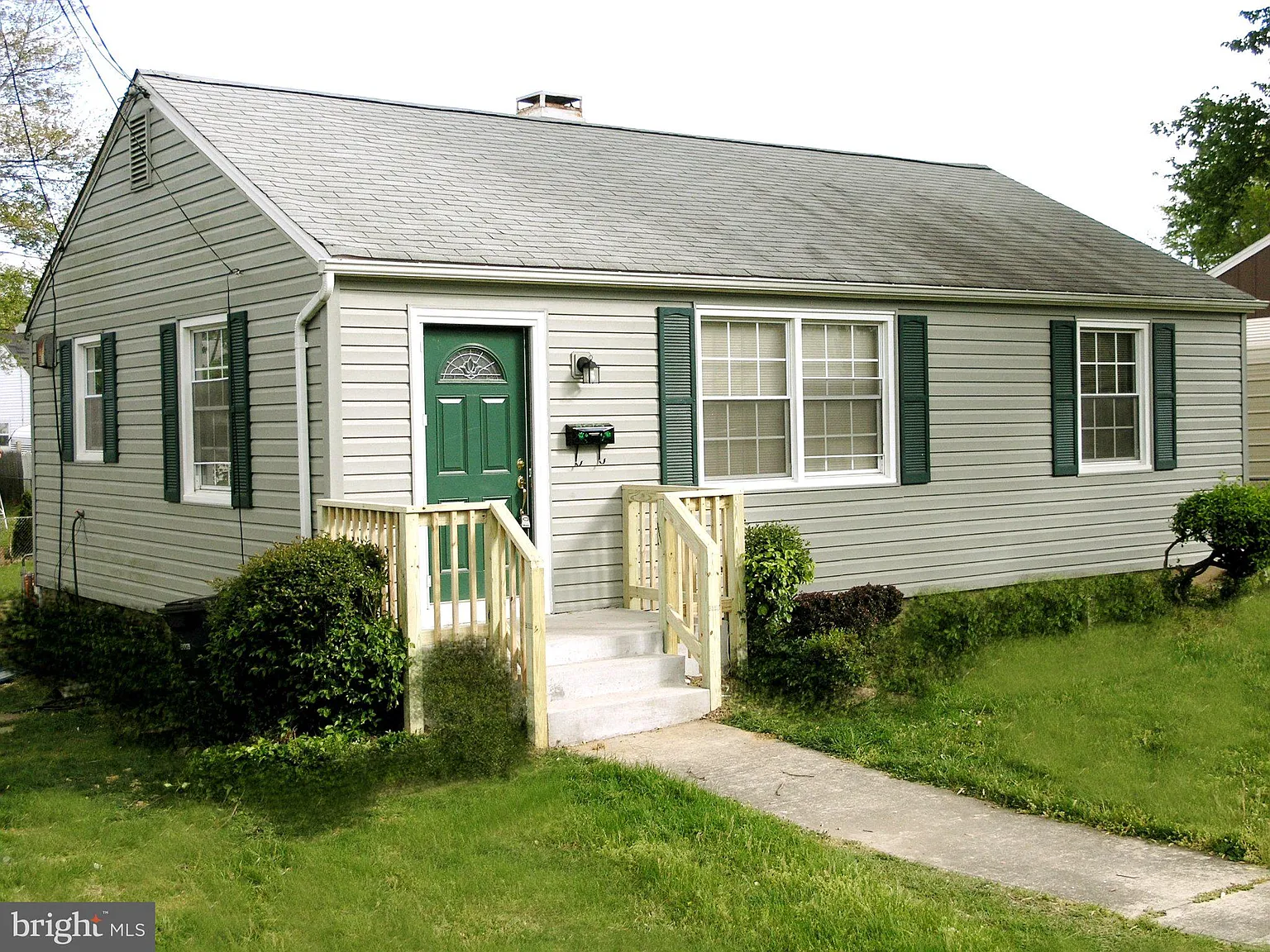 3 bed, 1.0 bath, 1008 sqft, $2,480 — Photo 1