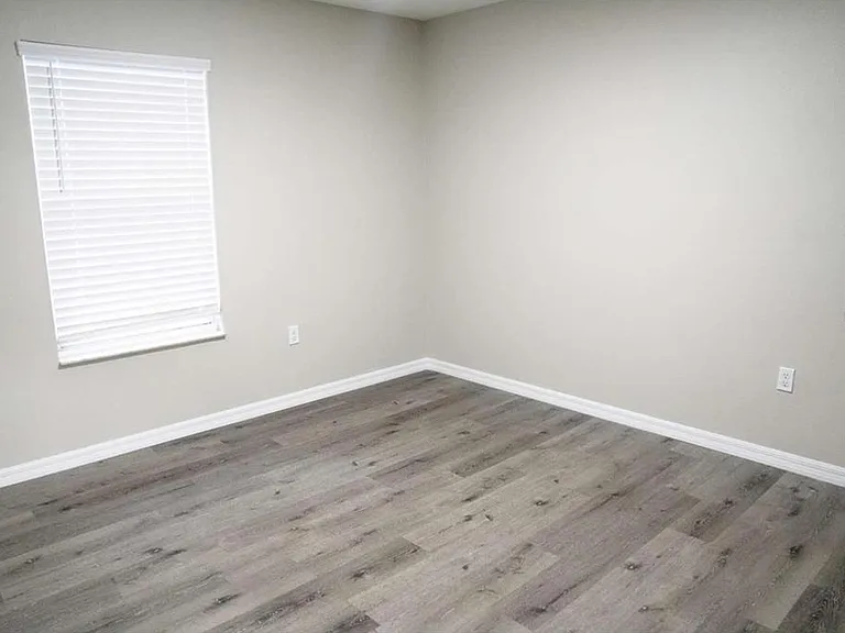 4840 Poolside Dr — Photo 13