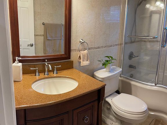4th image of 378 Abington Pl