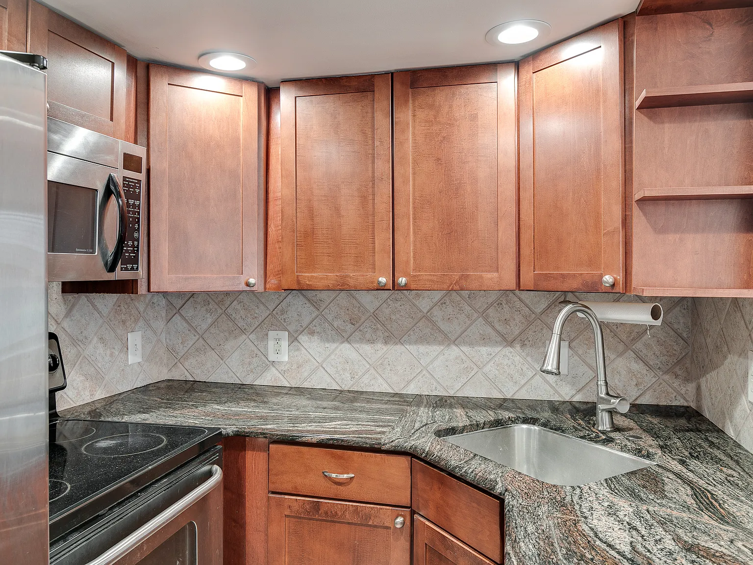 2 bed, 865 sqft, $2,600 — Photo 4