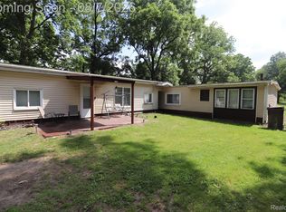 17963 Martinsville Rd, Belleville, MI 48111