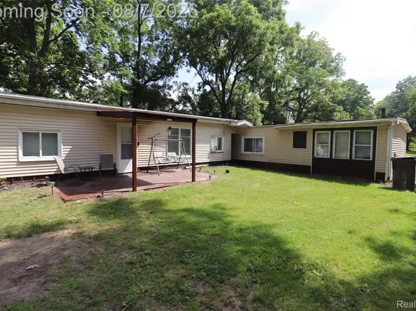 17963 Martinsville Rd, Belleville, MI 48111