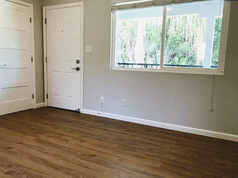 The Metro Apartments — Photo 4