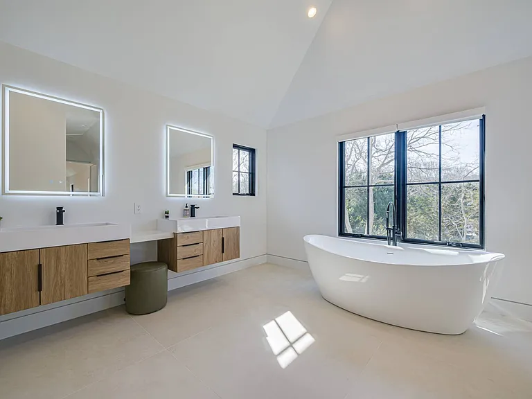 779 Noyack Rd — Photo 25