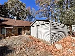 1804 Lucas Ln — Photo 14