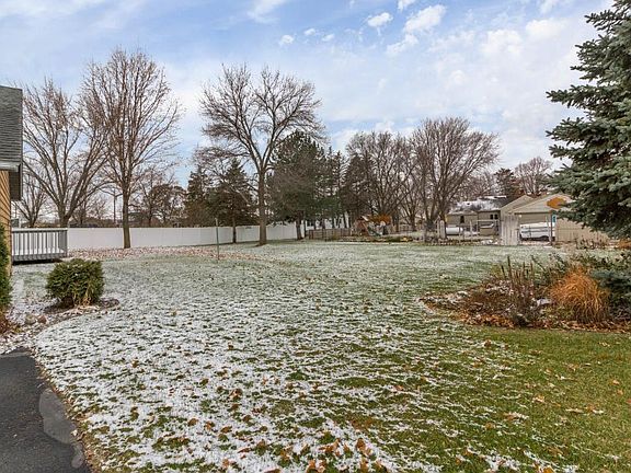 3rd image of 2403 Marquette Dr