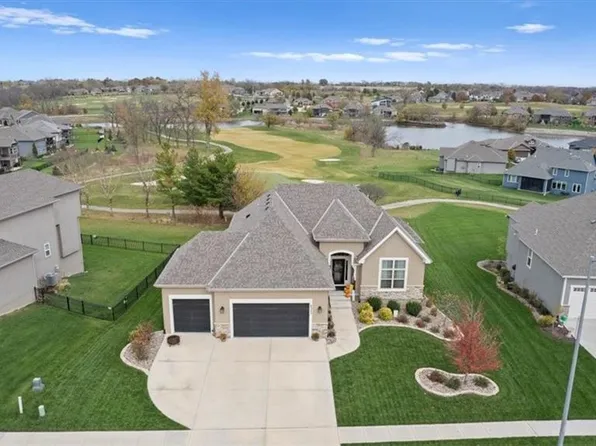 4325 Lakeview Ter, Basehor, KS 66007