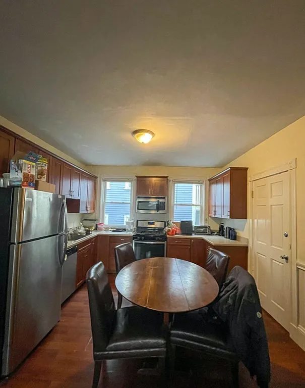4 bed, $4,400 — Photo 1