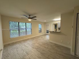 8737 NW 39th St