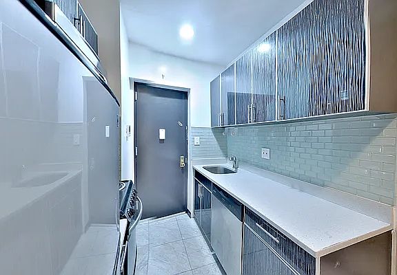 4th image of 85 Pitt St APT 13