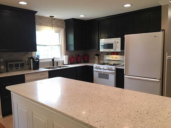 3rd image of 5659 Shady Hollow Ln