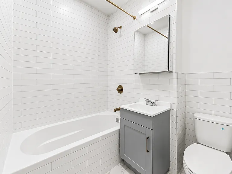 258 6th Ave #3L — Photo 8