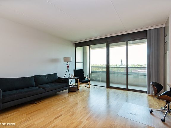 5th image of 900 Chicago Ave Unit 612