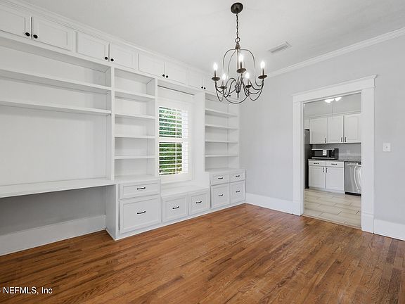 4th image of 3649 Walsh St